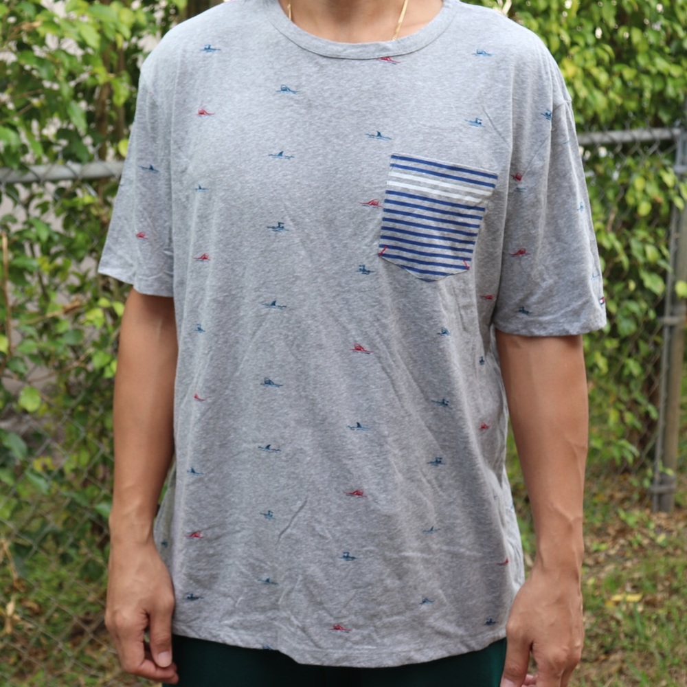 Tommy Hilfiger sharks n swimmers t sz XL